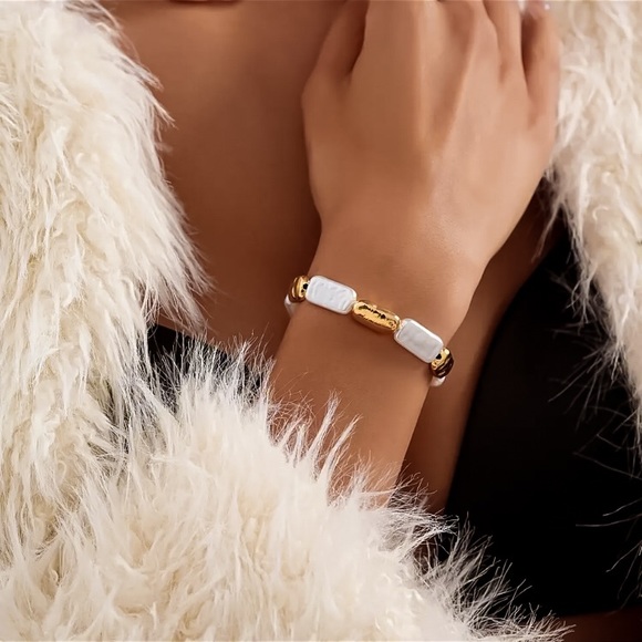 ⚜️𝟯𝟬%𝗢𝗙𝗙 𝗯𝘂𝗻𝗱𝗹𝗲𝘀 𝟯+⚜️ NEW Flat Rectangle Baroque Pearl Beaded Bracelet - Picture 5 of 8